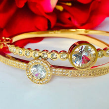 Load image into Gallery viewer, Du&#39;a Solitaire Bangle - 18K Yellow Gold Plated
