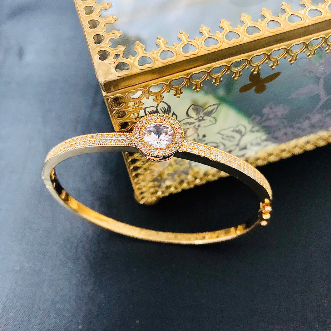 Du'a Solitaire Bangle - 18K Yellow Gold Plated